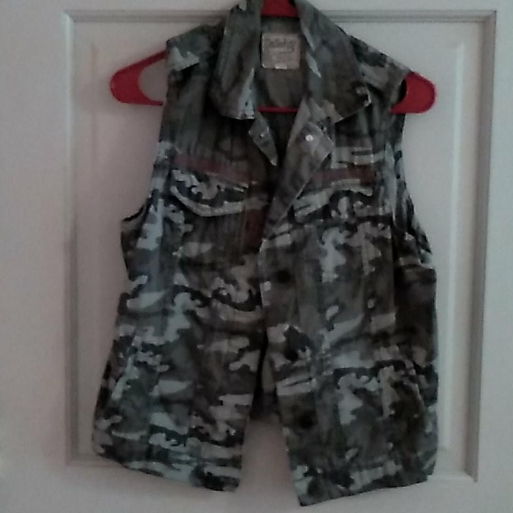 Camouflage vest